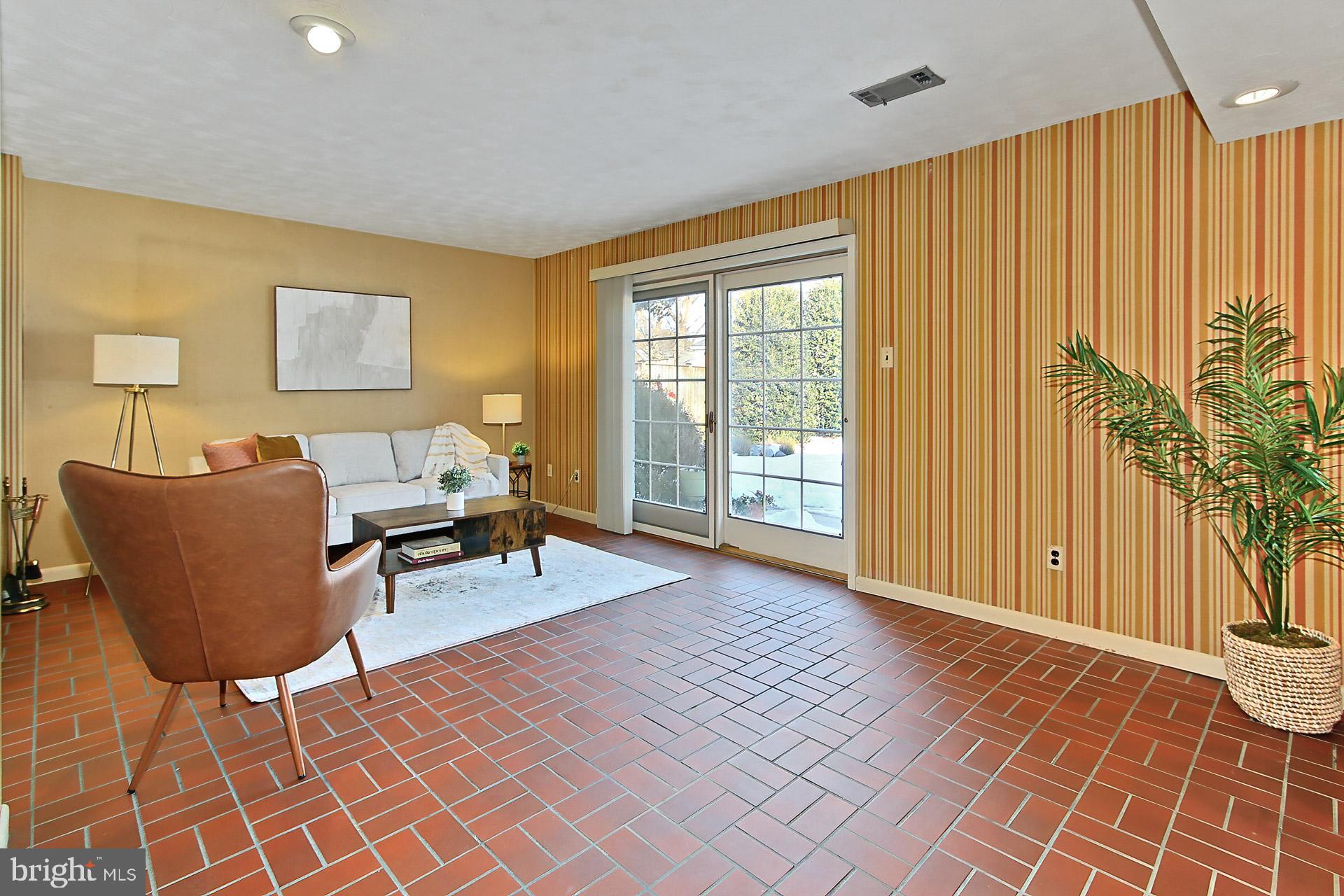 6703 Doane Avenue Springfield, VA 22152 - Photo 26 of 52 Cozy Family Room