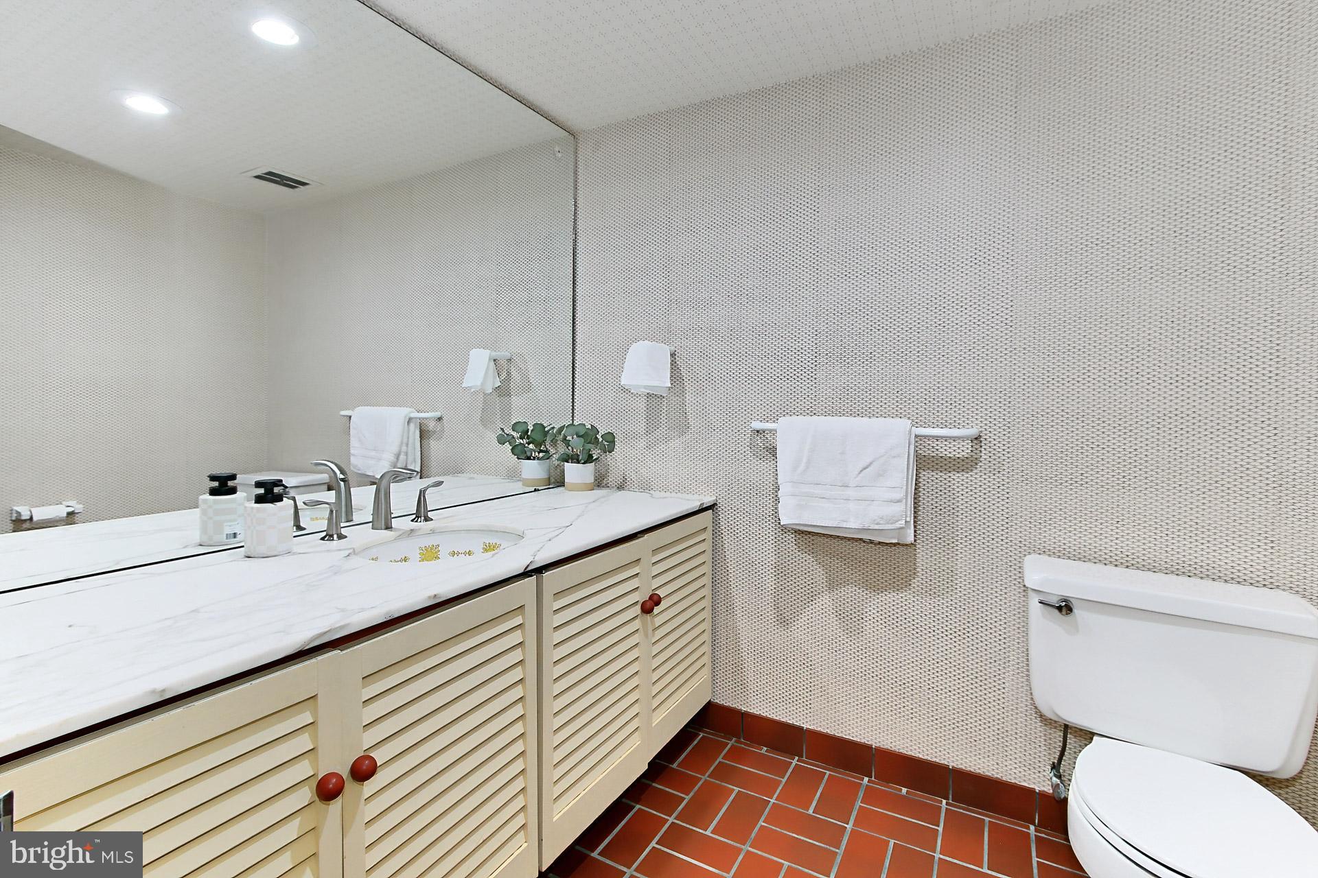 6703 Doane Avenue Springfield, VA 22152 - Photo 29 of 52 Full Bathroom 3