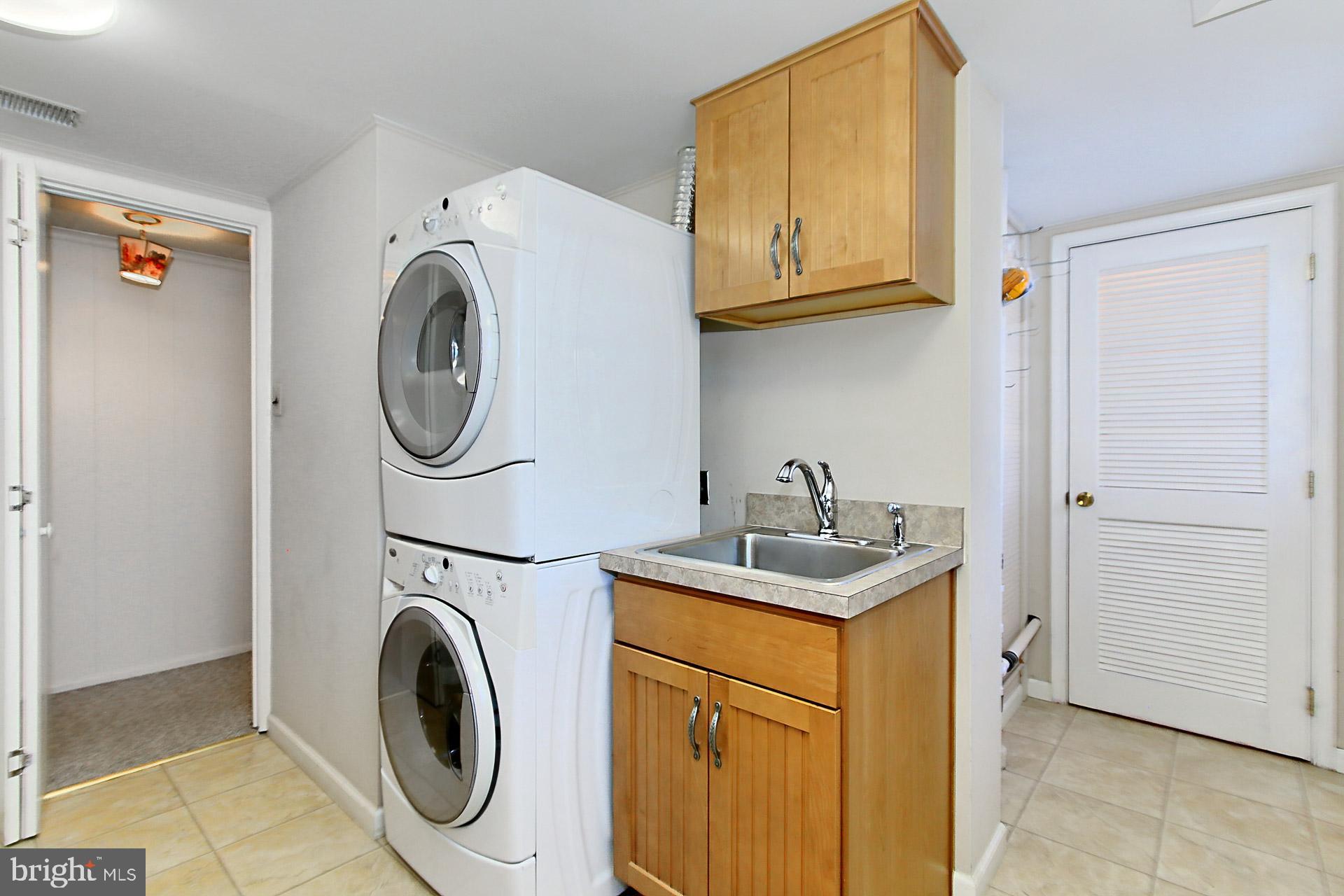 6703 Doane Avenue Springfield, VA 22152 - Photo 30 of 52 Large Laundry Room
