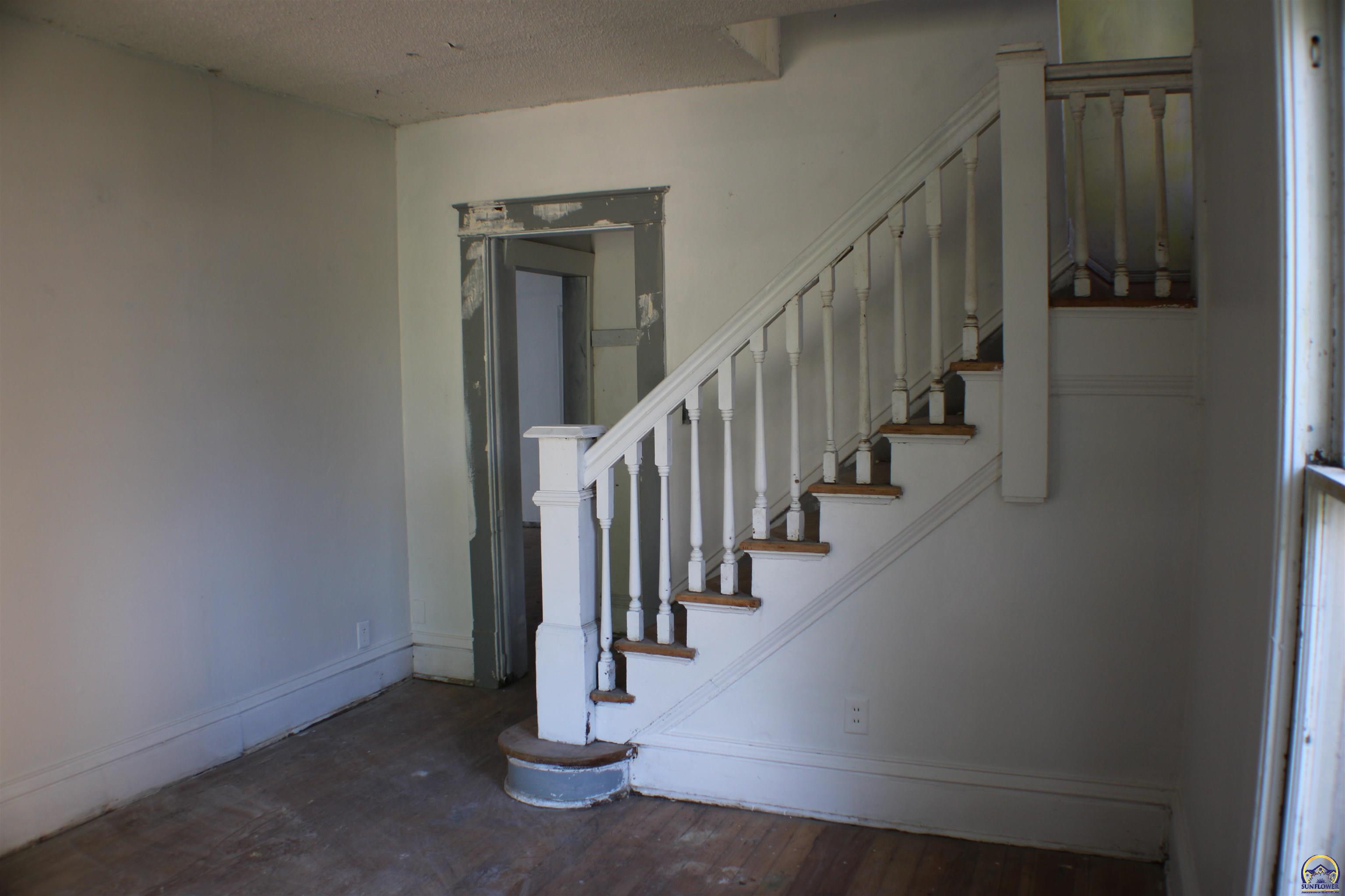 217 Southwest Tyler Street Topeka, KS 66603 - Photo 3 of 12