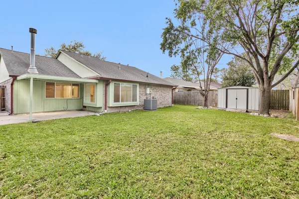 a view of a house with a backyard