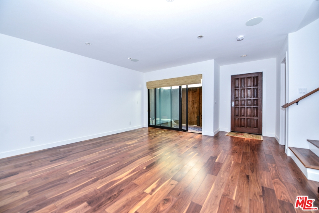 914 2nd Street, Unit B Santa Monica, CA 90403 - Photo 3 of 29 a view of an empty room with wooden floor and a window