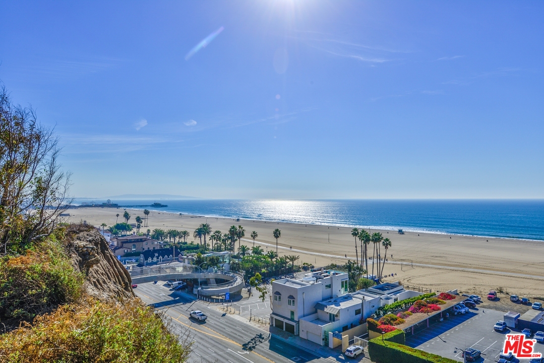 914 2nd Street, Unit B Santa Monica, CA 90403 - Photo 29 of 29 a view of a city