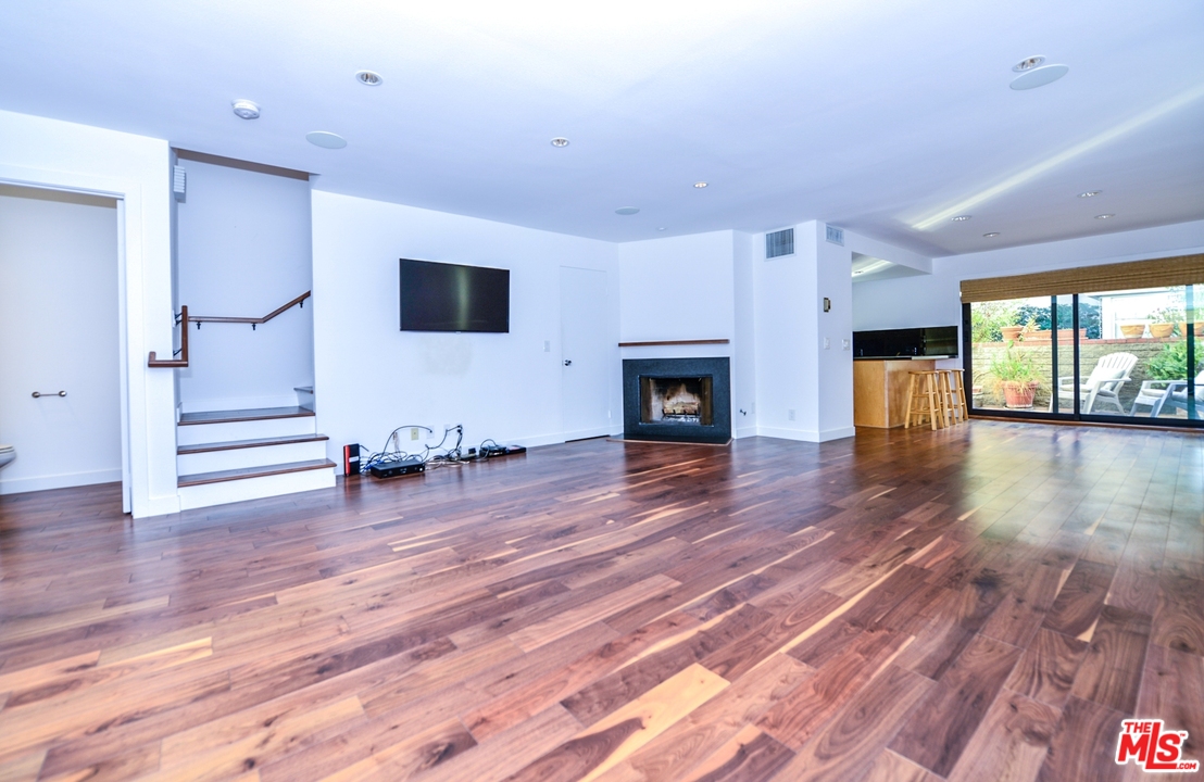 914 2nd Street, Unit B Santa Monica, CA 90403 - Photo 7 of 29 a living room with furniture and a fireplace