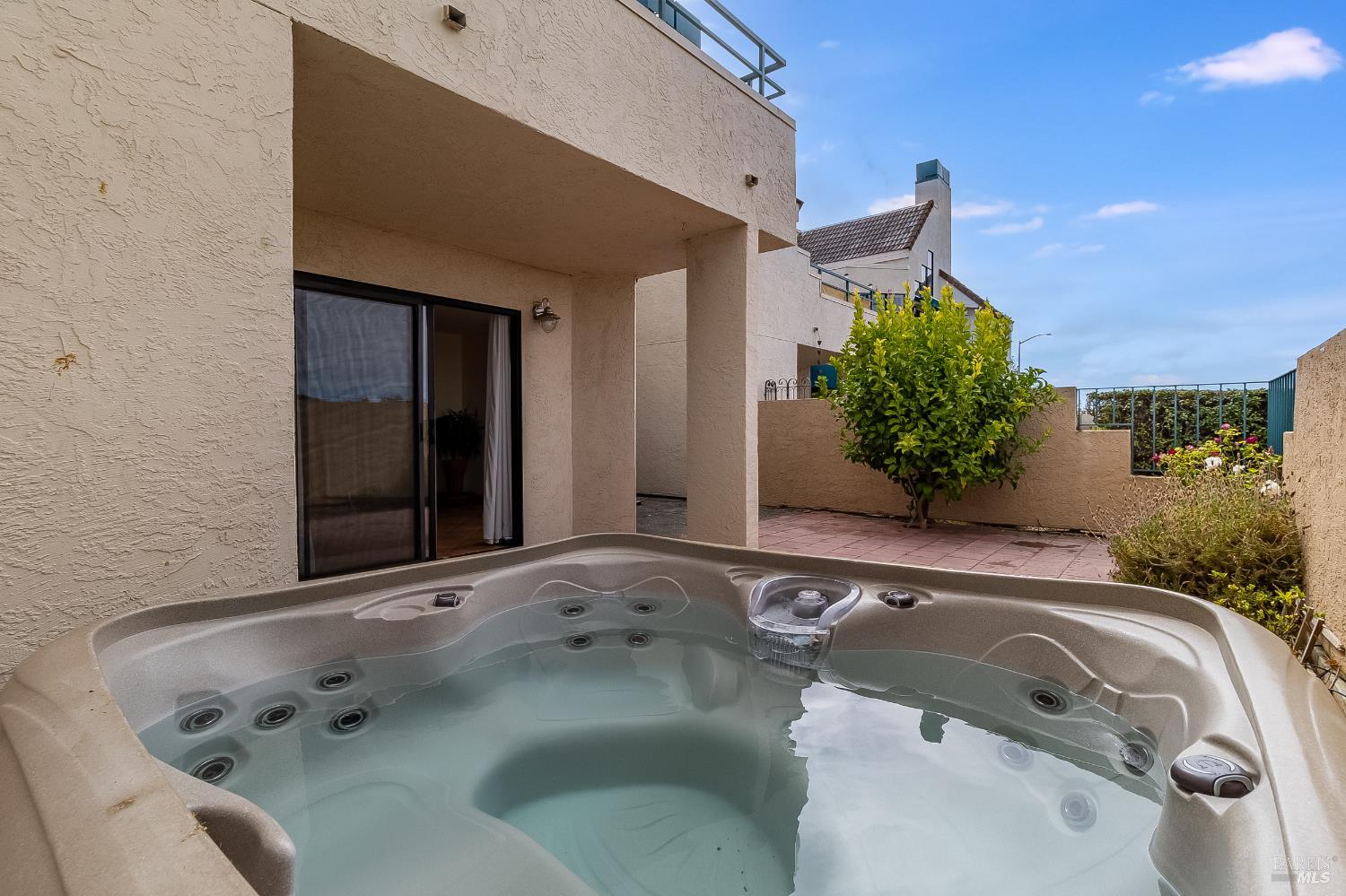 171 Nantucket Lane Vallejo, CA 94590 - Photo 24 of 56 a bathroom with a tub and sink
