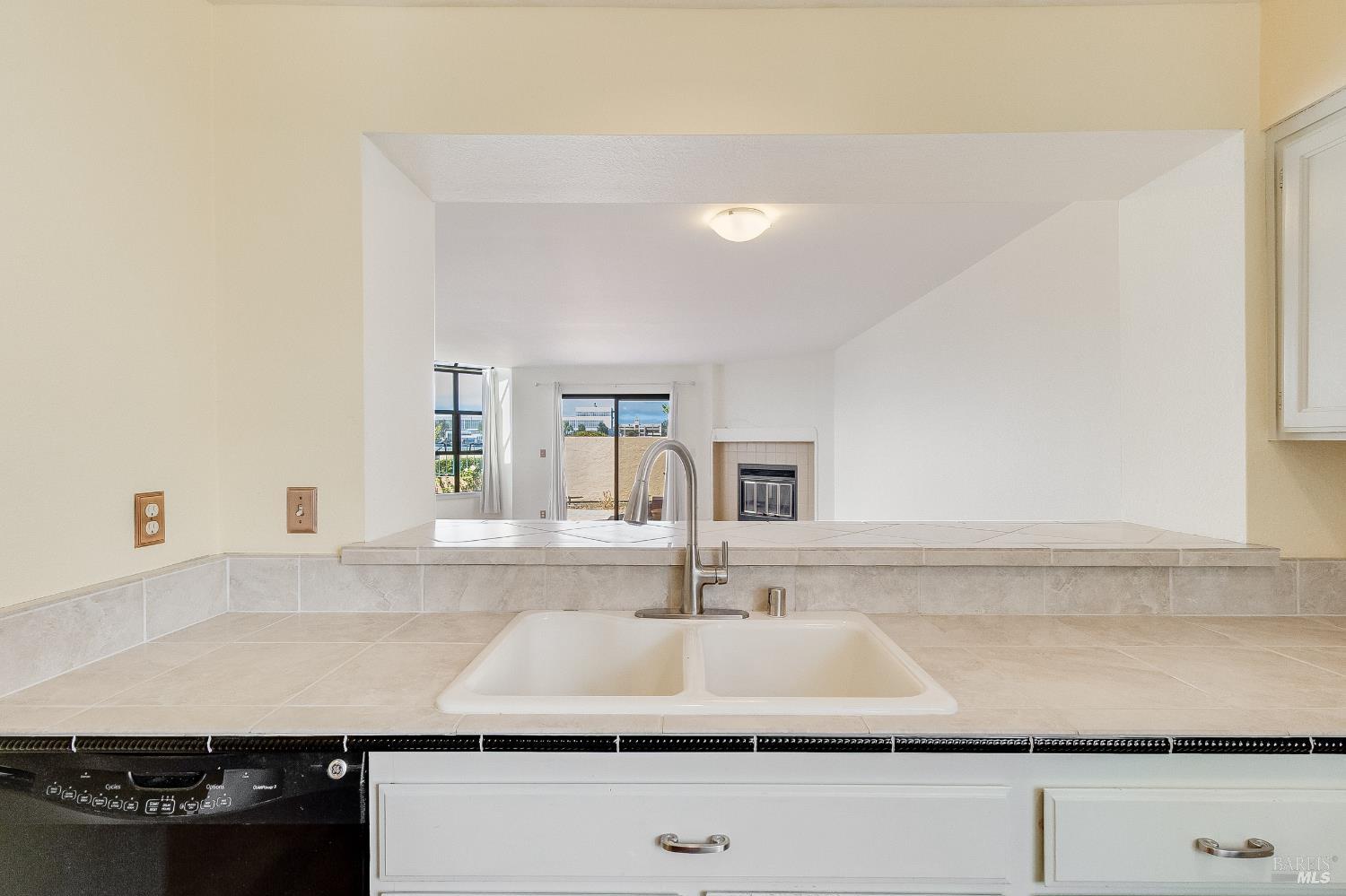 171 Nantucket Lane Vallejo, CA 94590 - Photo 6 of 56 a kitchen with granite countertop a sink and a stove