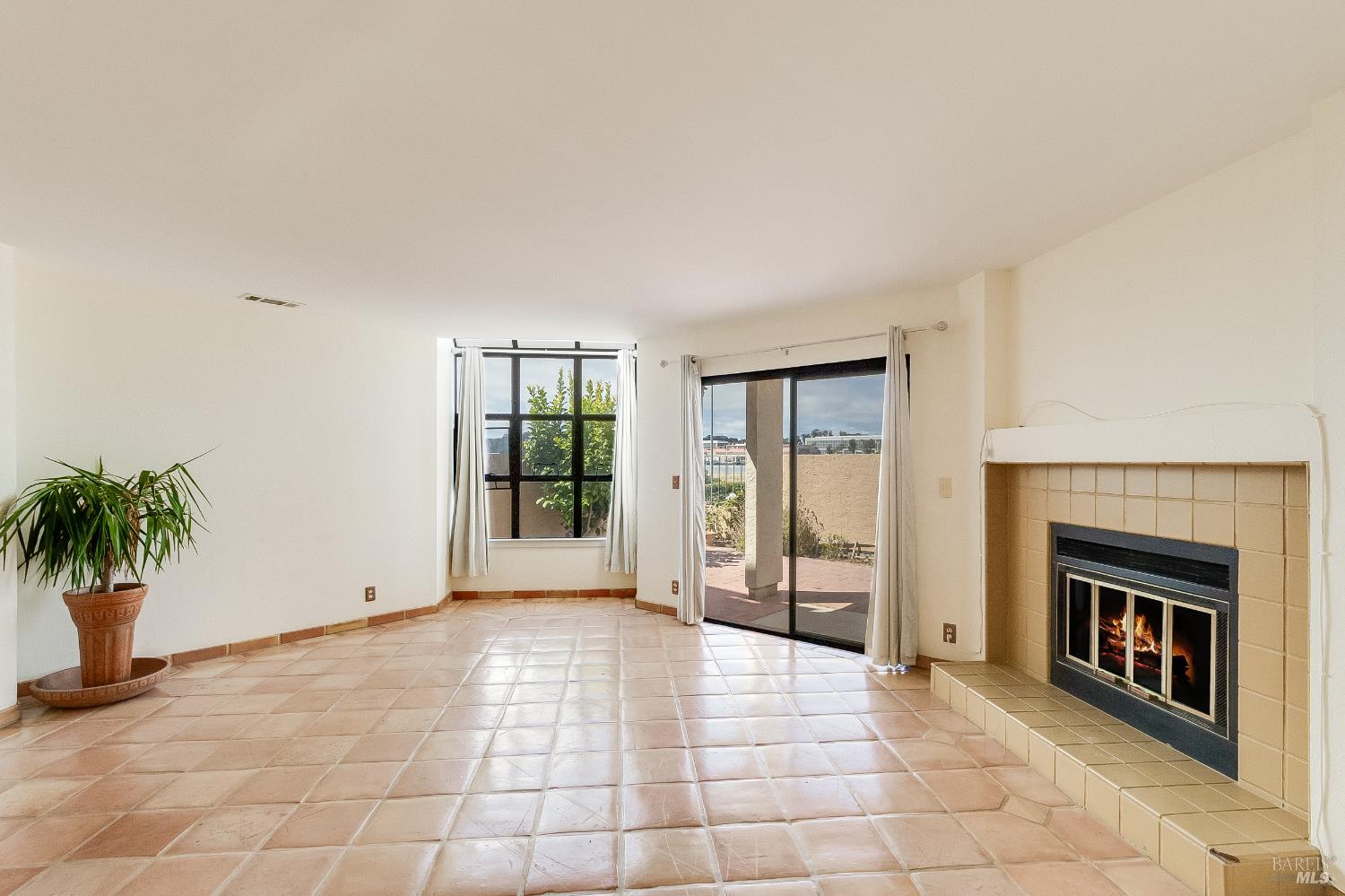 171 Nantucket Lane Vallejo, CA 94590 - Photo 10 of 56 a view of an empty room with glass door and glass door