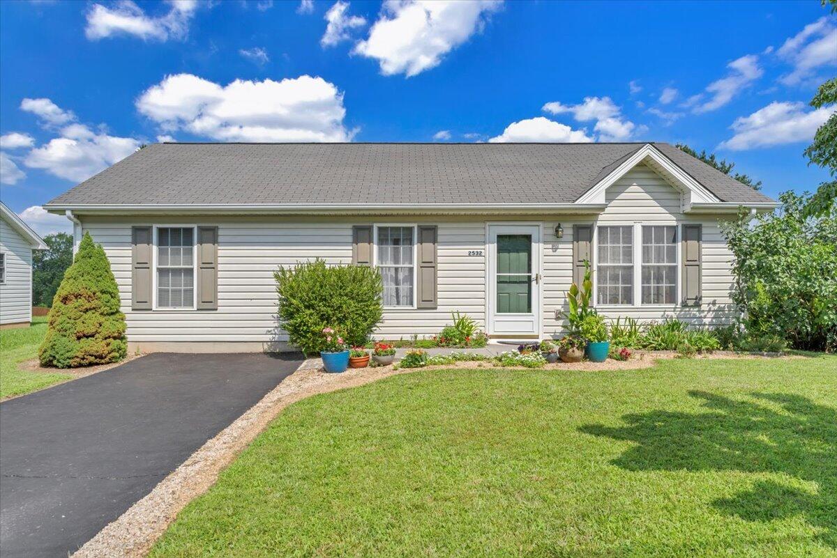 2532 Radford Road Northeast Roanoke, VA 24012 - Photo 1 of 26 001