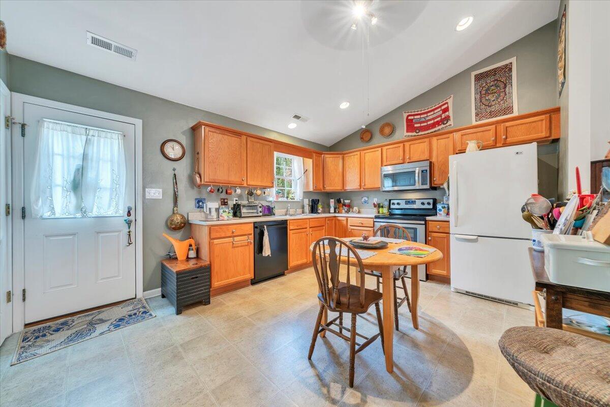 2532 Radford Road Northeast Roanoke, VA 24012 - Photo 6 of 26 006
