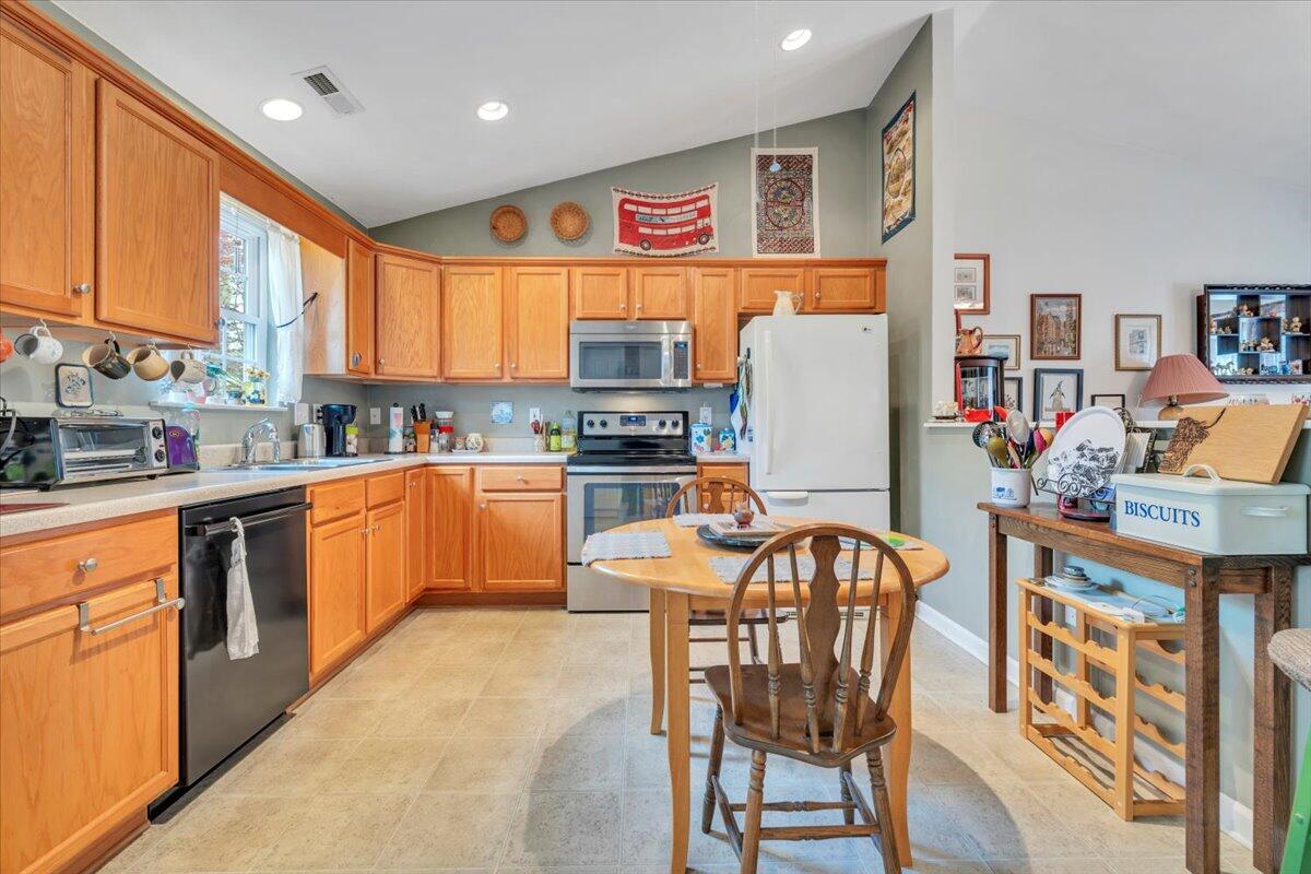 2532 Radford Road Northeast Roanoke, VA 24012 - Photo 7 of 26 007