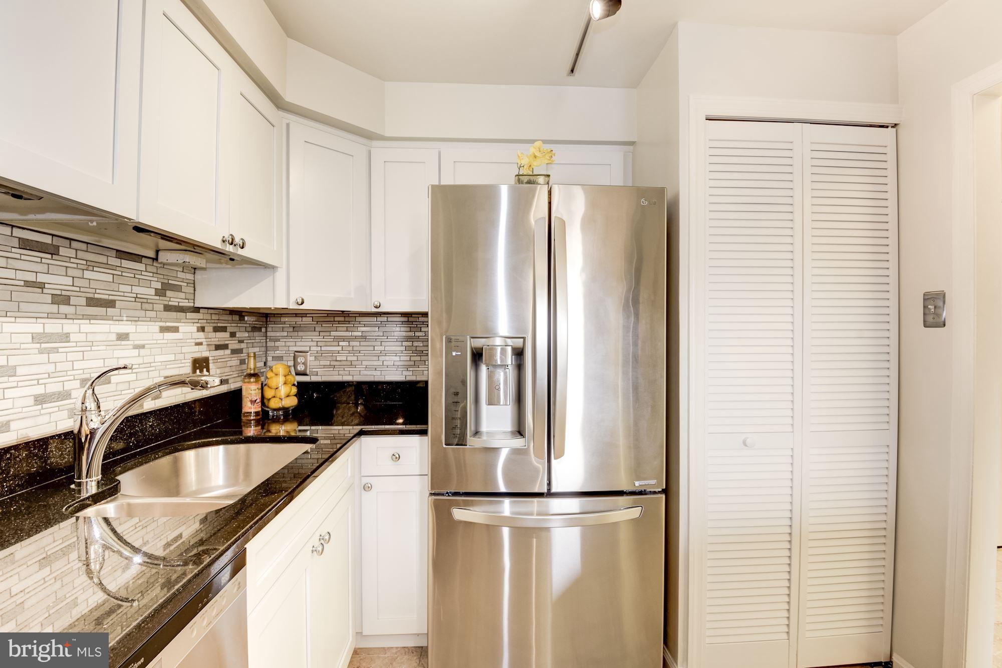 1301 North Courthouse Road, Unit 1812 Arlington, VA 22201 - Photo 3 of 30 Kitchen w/ washer/dryer in closet beside fridge