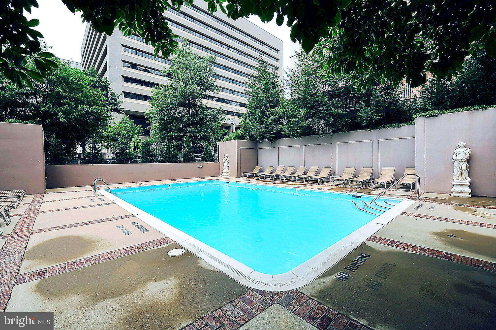 1301 North Courthouse Road, Unit 1812 Arlington, VA 22201 - Photo 22 of 30 Woodbury Heights pool