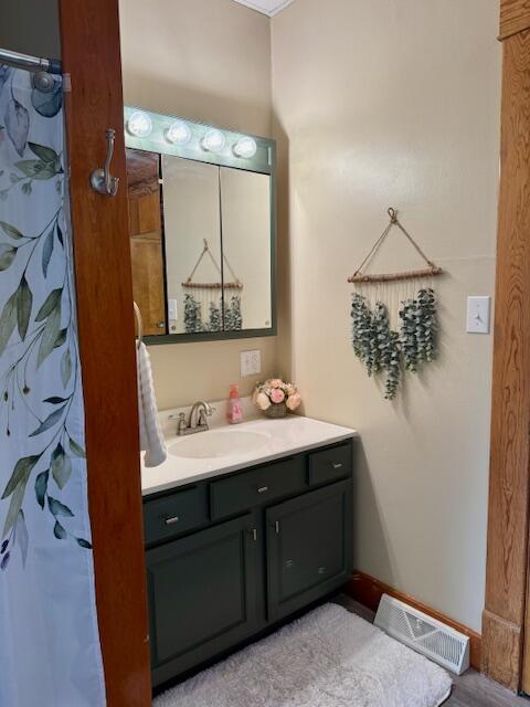 806 North 4th Street Kentland, IN 47951 - Photo 18 of 29 a bathroom with a sink and a mirror
