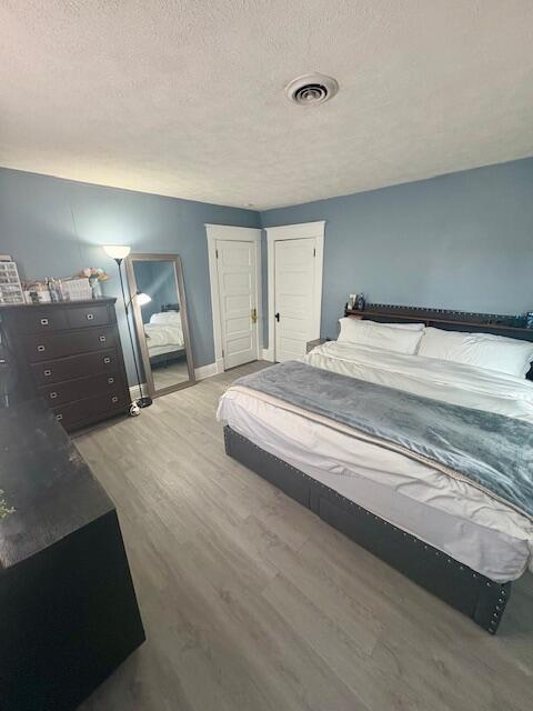 806 North 4th Street Kentland, IN 47951 - Photo 21 of 29 a spacious bedroom with a bed and a dresser
