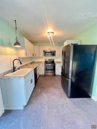$157,500 | 1242 East 9th Avenue, Emporia, KS 66801