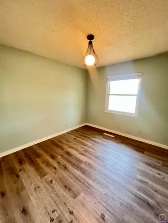 $157,500 | 1242 East 9th Avenue, Emporia, KS 66801