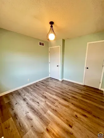 $157,500 | 1242 East 9th Avenue, Emporia, KS 66801
