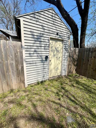 $157,500 | 1242 East 9th Avenue, Emporia, KS 66801