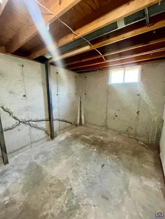 $157,500 | 1242 East 9th Avenue, Emporia, KS 66801
