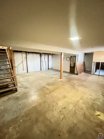 $157,500 | 1242 East 9th Avenue, Emporia, KS 66801