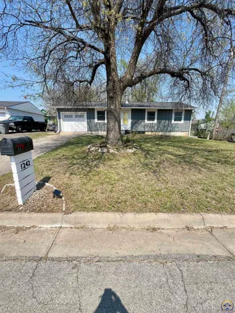 $157,500 | 1242 East 9th Avenue, Emporia, KS 66801