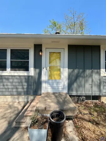 $157,500 | 1242 East 9th Avenue, Emporia, KS 66801