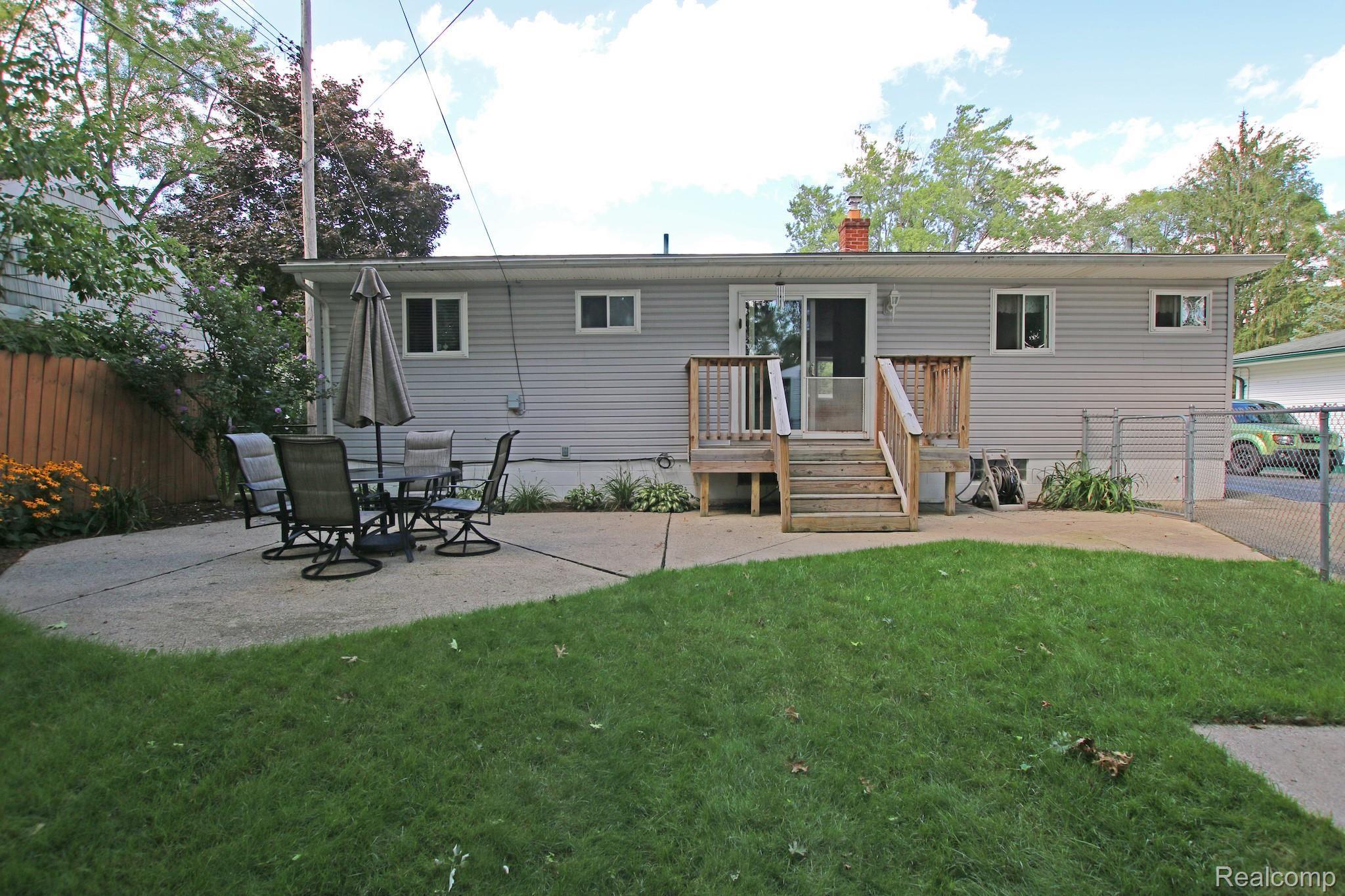 5825 Crescent Road Waterford, MI 48327 - Photo 41 of 44 41) Back of Home.jpg