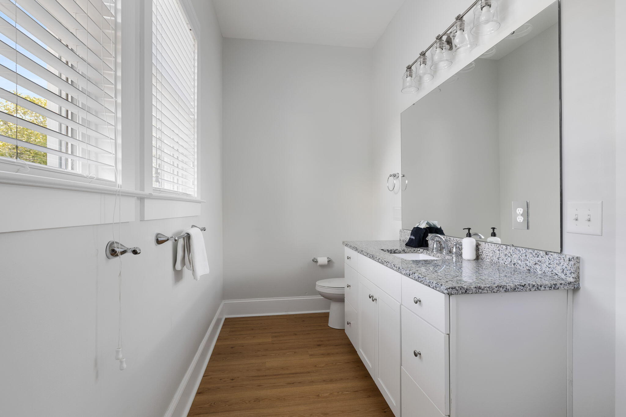 162 Spring Street, Unit E Charleston, SC 29403 - Photo 15 of 26