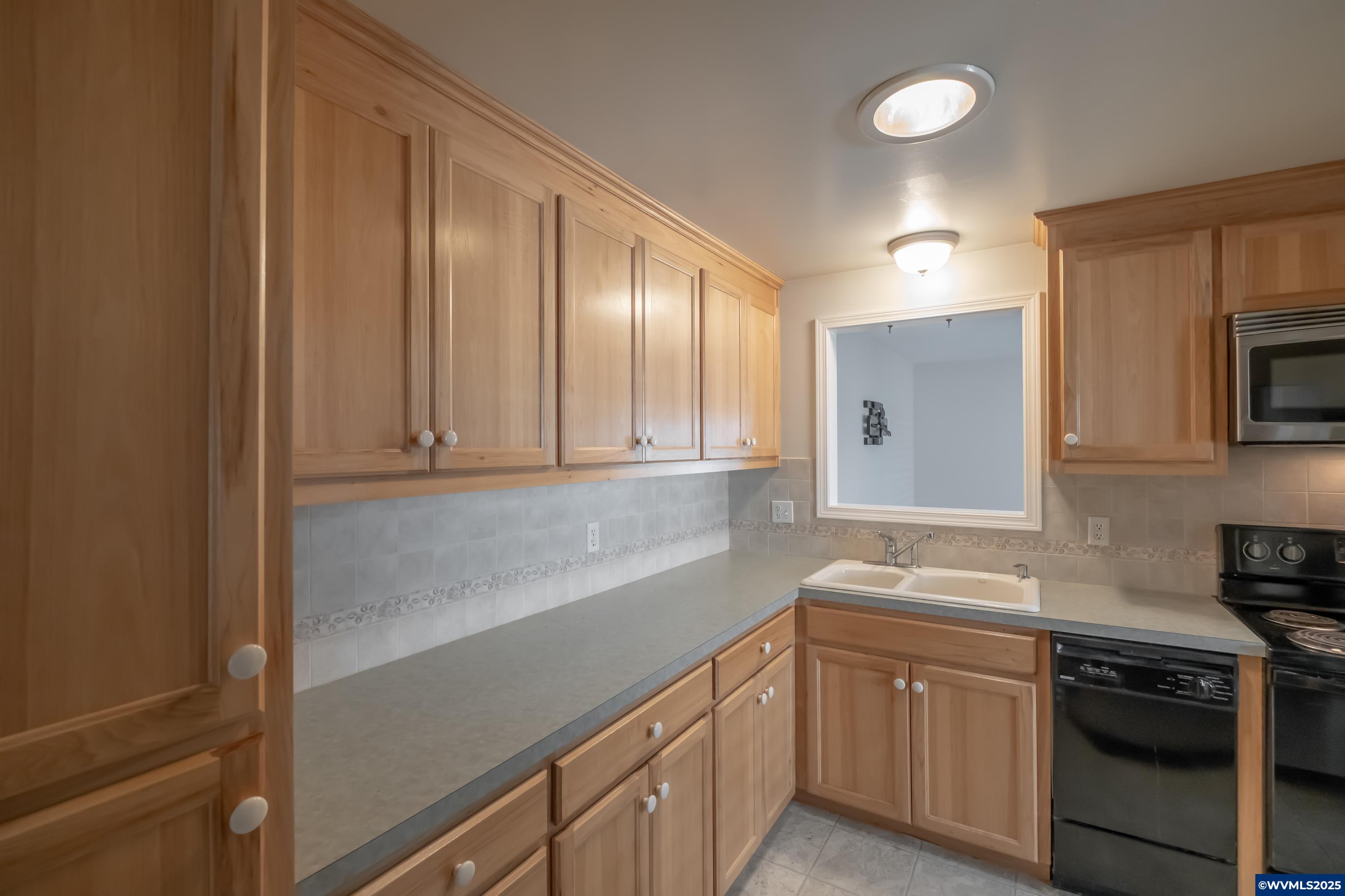 1685 Umpqua Road Woodburn, OR 97071 - Photo 9 of 34 Gallery Image 9