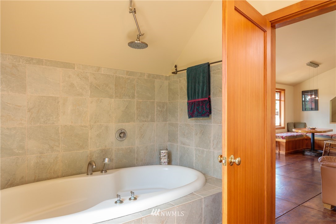 4489 Mud Bay Road Lopez Island, WA 98261 - Photo 10 of 22 Gallery Image 10