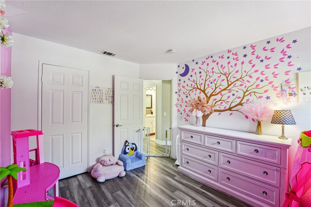 17586 Mountain Court Riverside, CA 92503 - Photo 19 of 39 a bedroom with a bed and a dresser