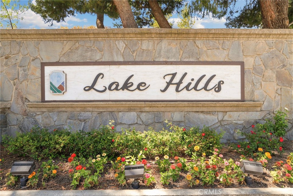 17586 Mountain Court Riverside, CA 92503 - Photo 31 of 39 a street sign on a wooden wall