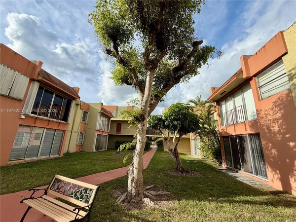 a view of a yard in front of the house