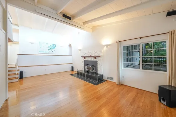 a view of livingroom with furniture