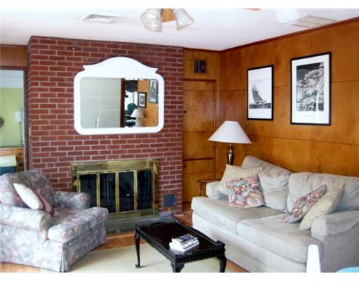 23 Onondega Road Narragansett, RI 02882 - Photo 11 of 20 Living Room.