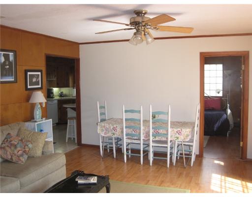 23 Onondega Road Narragansett, RI 02882 - Photo 12 of 20 Living Room.