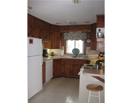 23 Onondega Road Narragansett, RI 02882 - Photo 8 of 20 Kitchen.