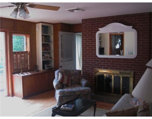 23 Onondega Road Narragansett, RI 02882 - Photo 9 of 20 Living Room.