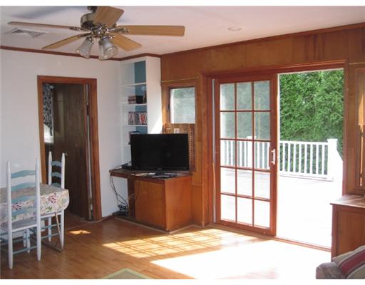 23 Onondega Road Narragansett, RI 02882 - Photo 10 of 20 Living Room.