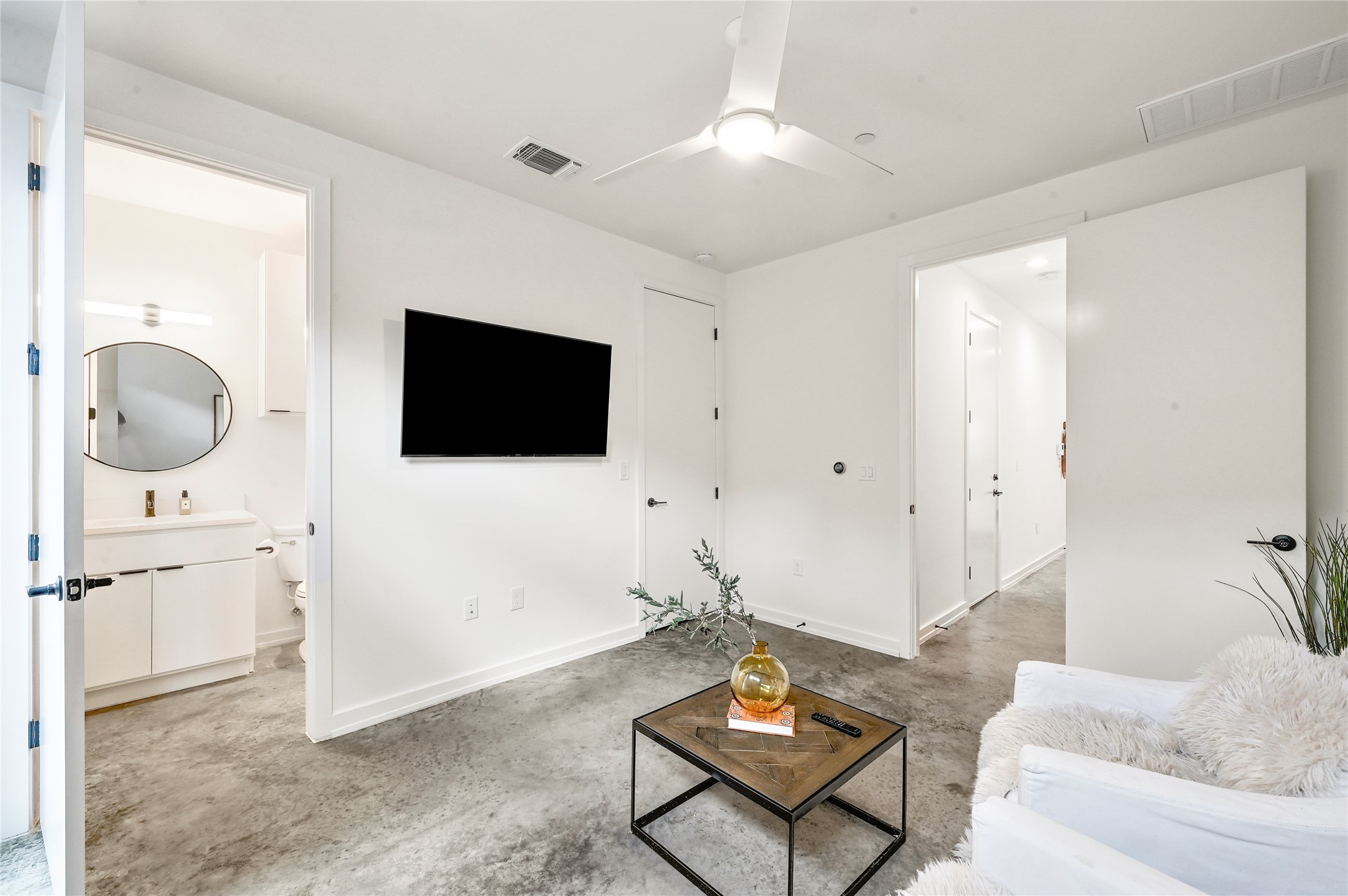410 West Alpine Road, Unit 7 Austin, TX 78704 - Photo 17 of 26 a living room with furniture and a flat screen tv