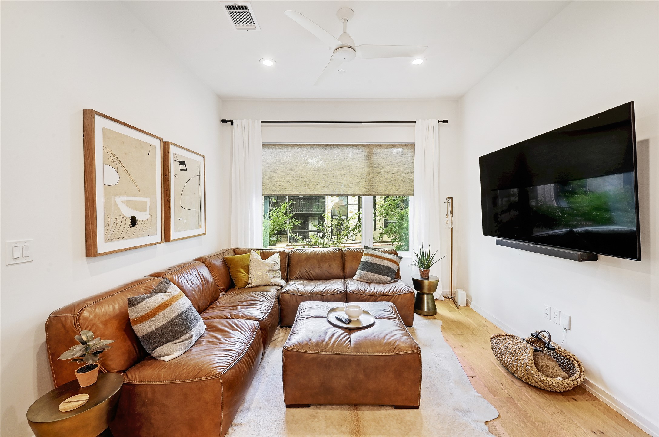 410 West Alpine Road, Unit 7 Austin, TX 78704 - Photo 4 of 26 a living room with furniture and a flat screen tv