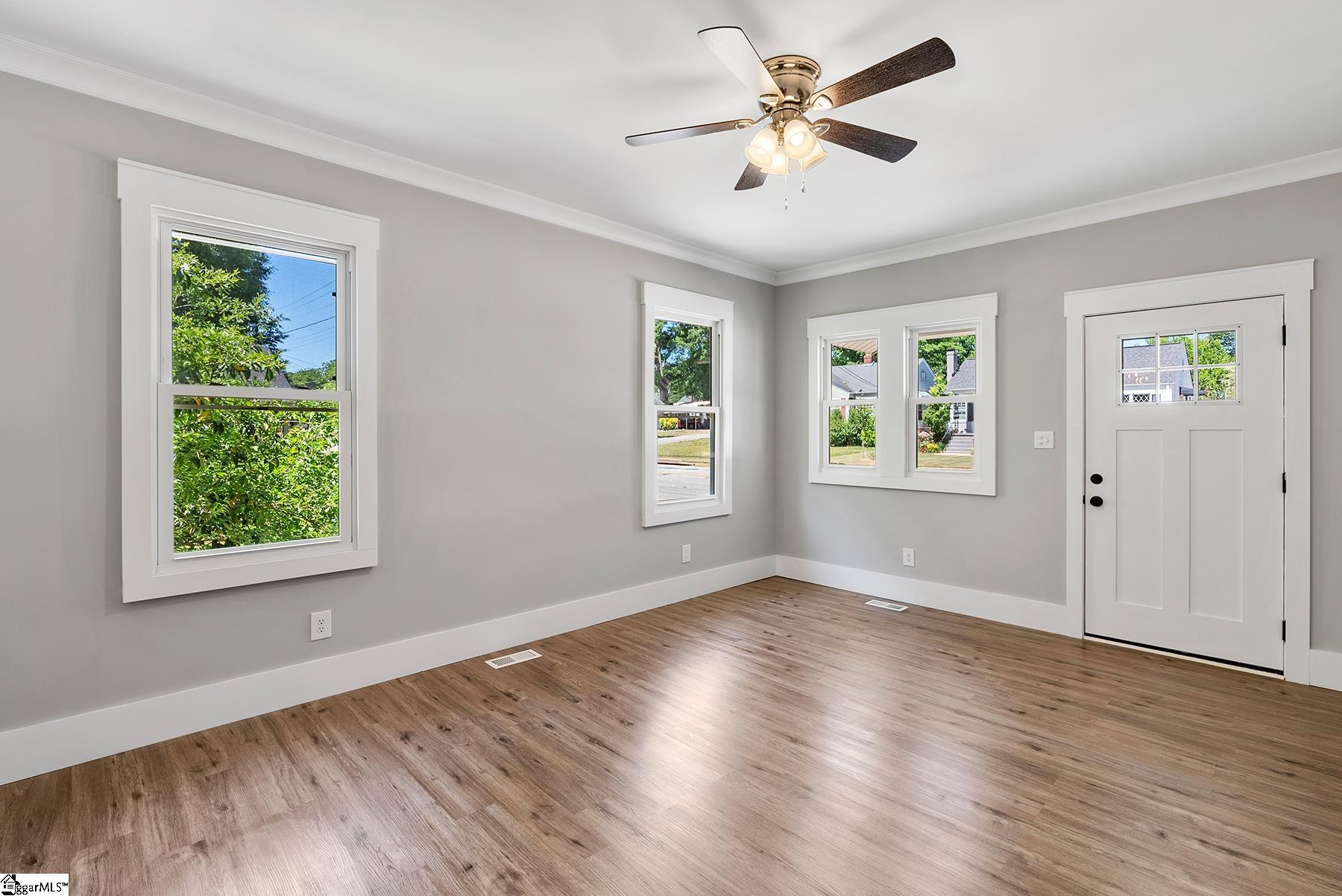 414 Perry Road Greenville, SC 29609 - Photo 7 of 34 Gallery Image 7