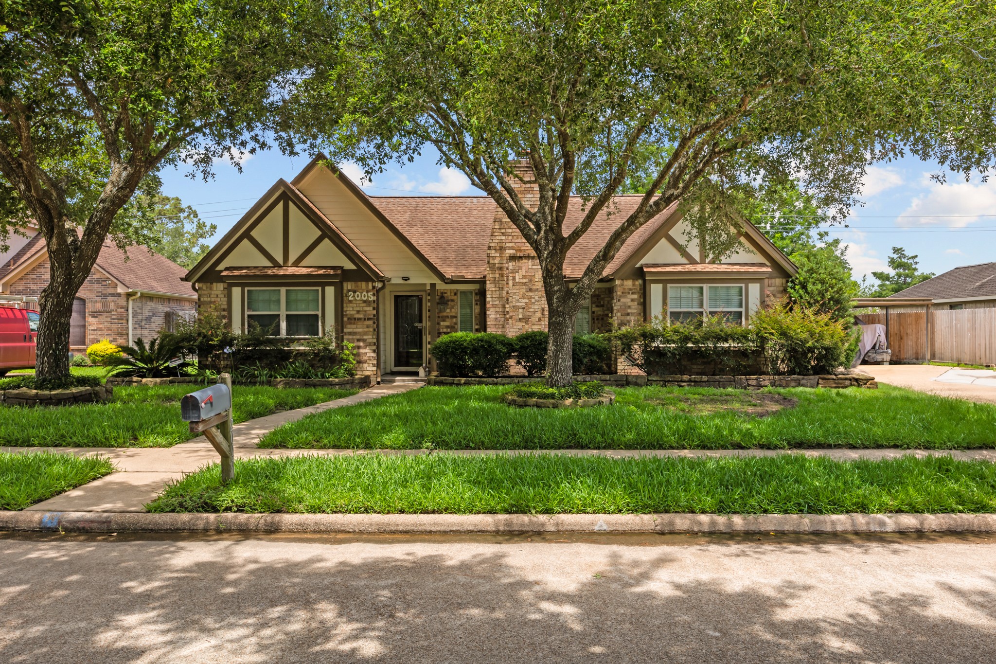 2005 East Pine Hill Dr  