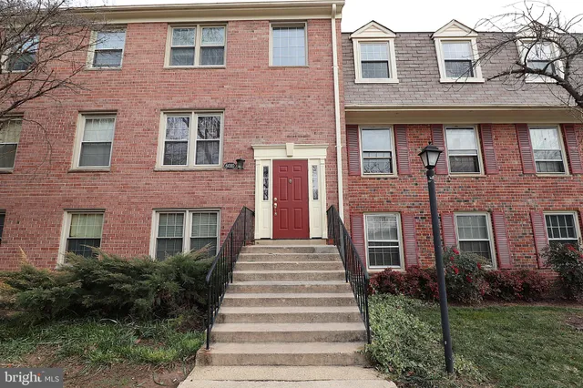 $2,050 | 6010 Westchester Park Drive, Unit T2, College Park, MD 20740