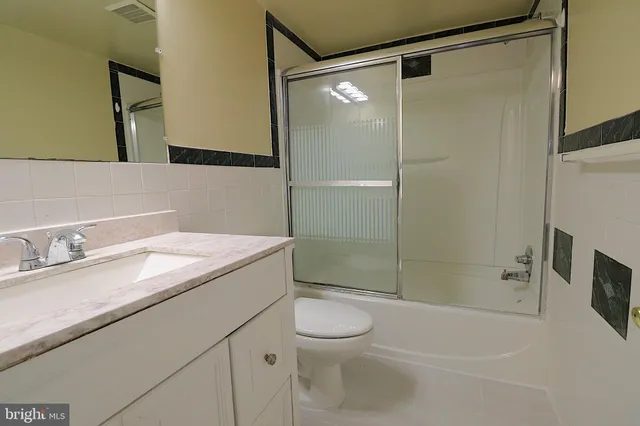 $2,100 | 6010 Westchester Park Drive, Unit T2, College Park, MD 20740