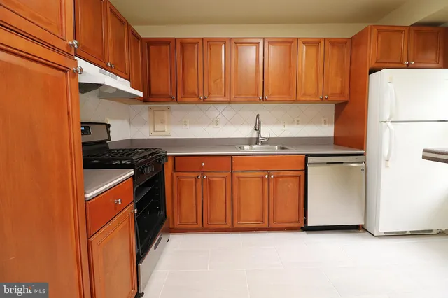 $2,100 | 6010 Westchester Park Drive, Unit T2, College Park, MD 20740