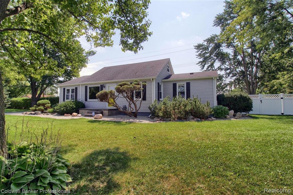 41495 Tyler Road Belleville, MI 48111 - Photo 2 of 32