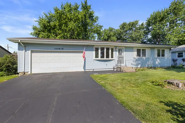 $359,900 | 10615 Kathleen Avenue, Huntley, IL 60142