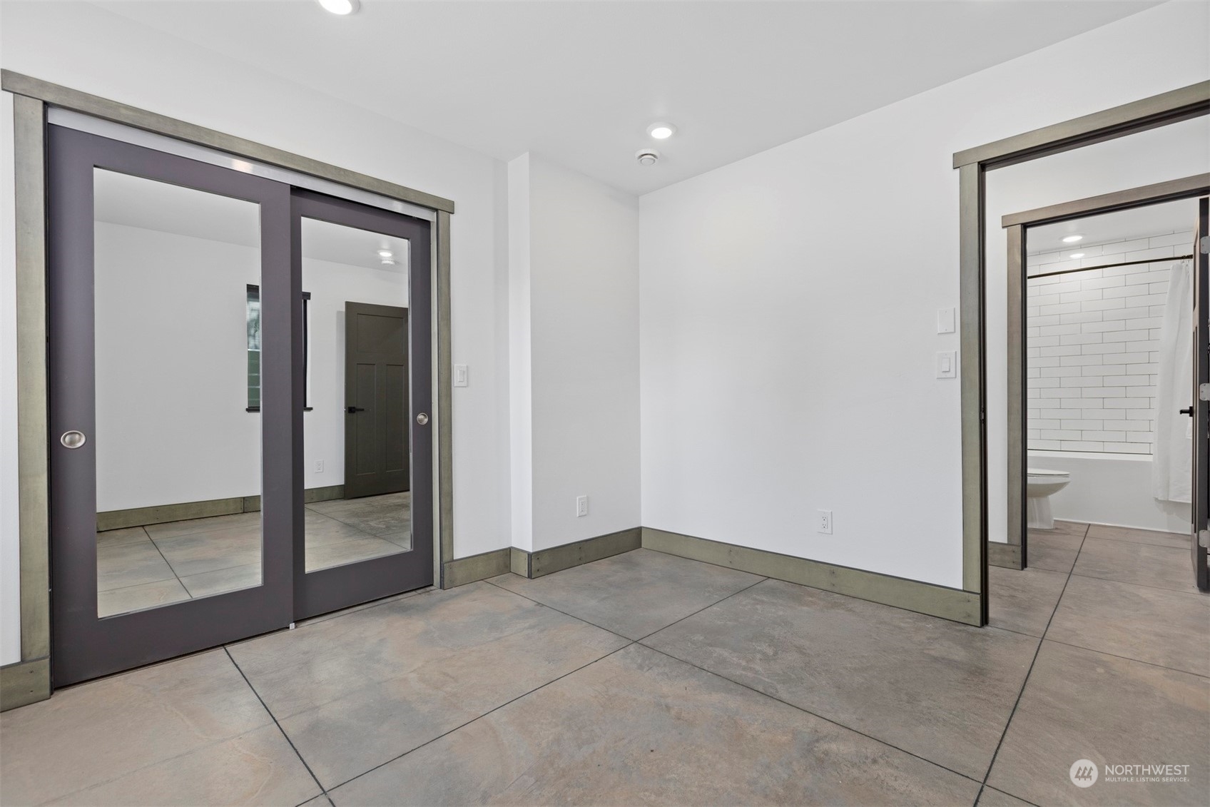 2415 Pacific Street Bellingham, WA 98229 - Photo 18 of 40 a view of an empty room and window