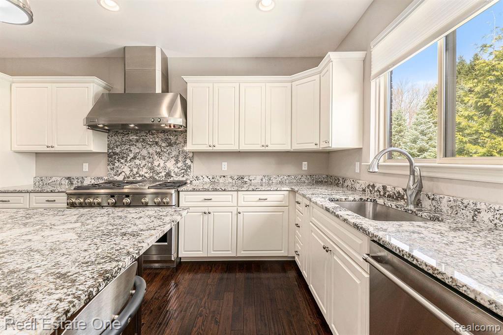 1057 Pembroke Court Rochester Hills, MI 48307 - Photo 6 of 25